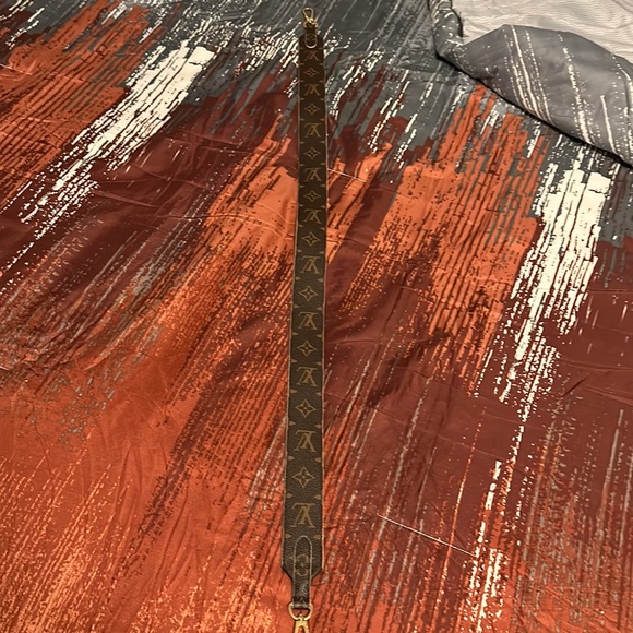 Louis Vuttion purse strap can be worn as a crossbody or on shoulder 90cm long - Picture 11 of 14